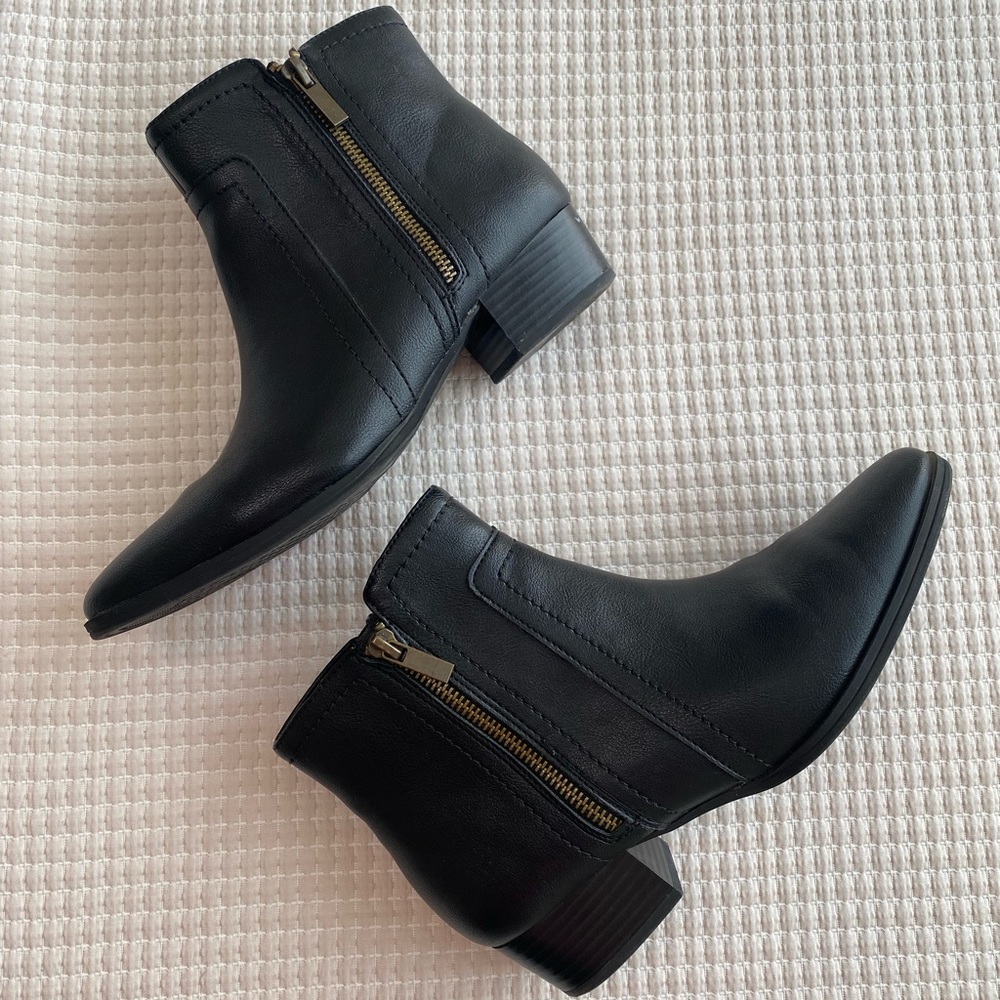 AEROSOLES black ankle boot
